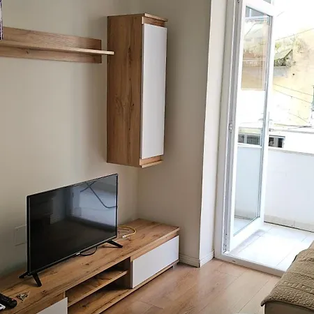 Ajla Komuna Apartament *