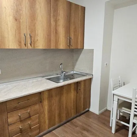 Ajla Komuna Apartament تيرانا