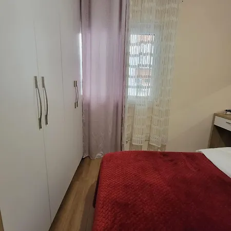 شقة Ajla Komuna Apartament