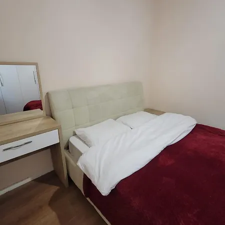 Ajla Komuna Apartament Тирана