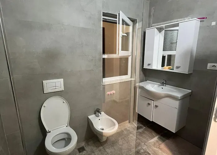 Ajla Komuna Apartament * טיראנה