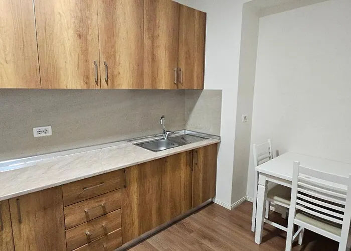 Ajla Komuna Apartament Тирана