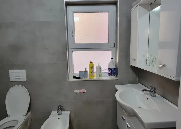 דירה Ajla Komuna Apartament טיראנה