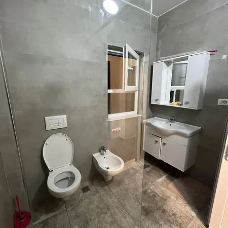Ajla Komuna Apartament * 티라나