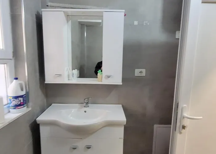 Ajla Komuna Apartament Daire Tiran